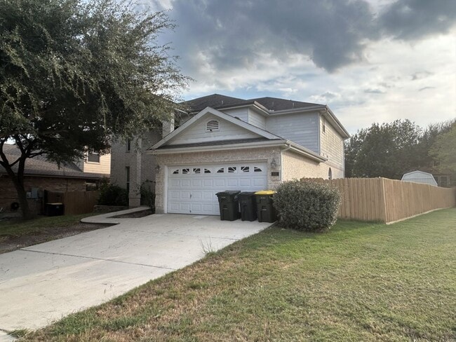 Building Photo - 4 Bedroom / 3.5 Bathroom beautiful house f...