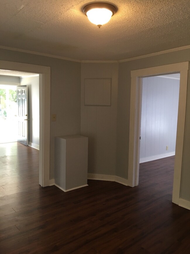 Building Photo - Your Own Home and Yard Centrally Located 3...