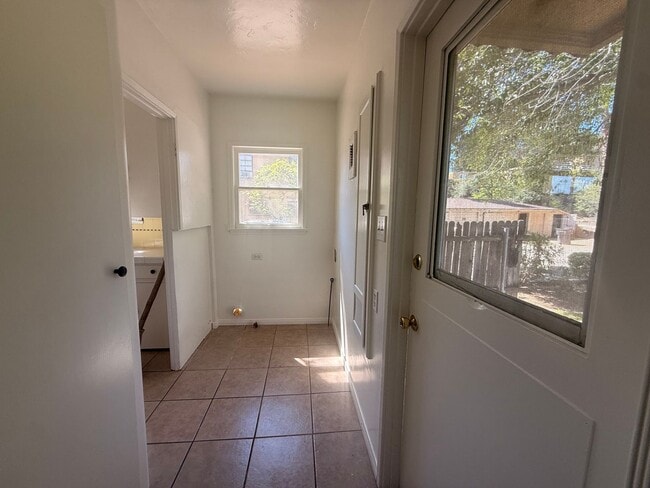 Building Photo - 2-Story 2BR 1.75 BA Duplex