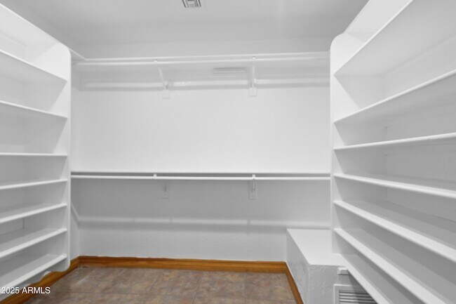 Building Photo - 322 E Gary Cir