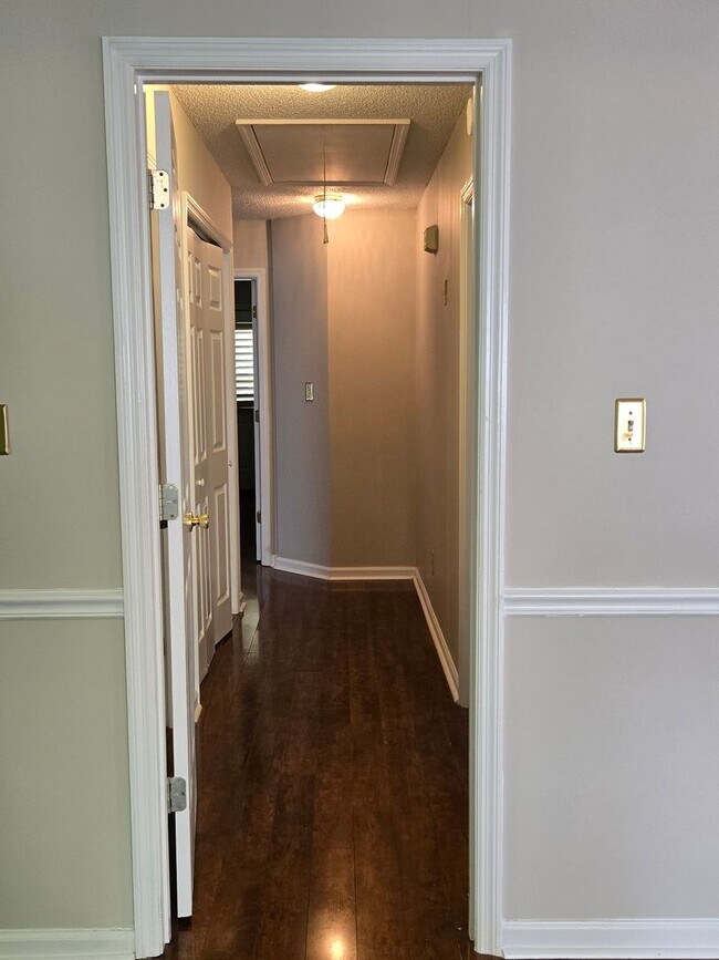 Building Photo - Impeccable Home in Gorgeous Neighborhood