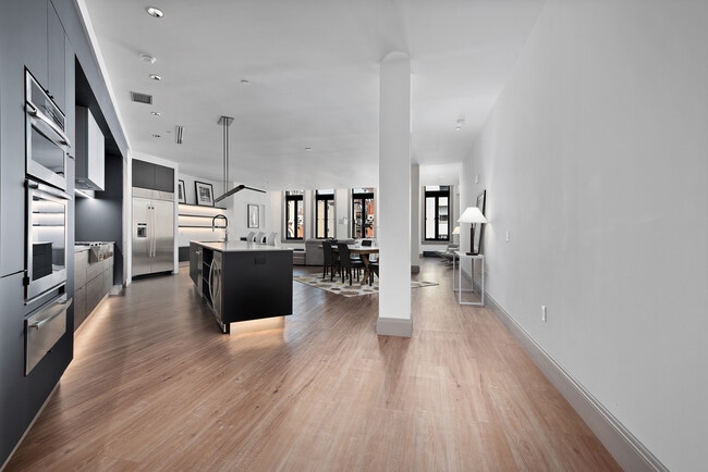 Building Photo - 824 Liberty Ave
