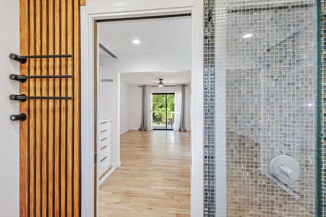 Building Photo - Beautiful 4-Bedroom 2-Bathroom Home