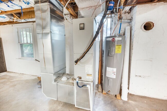 Building Photo - Beautifully updated House in Rivermont