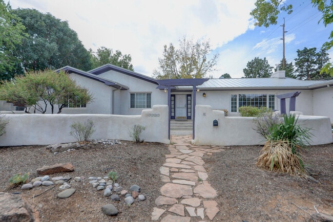 Primary Photo - 3334 Linda Vista Ave SE
