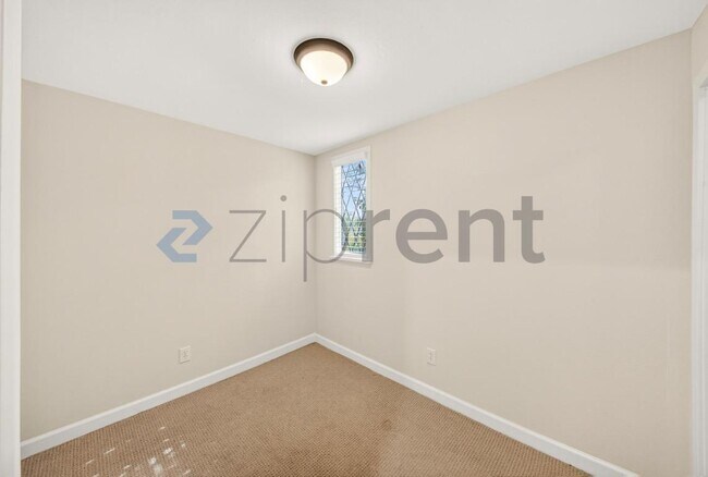 Building Photo - 16925 Hillside Dr