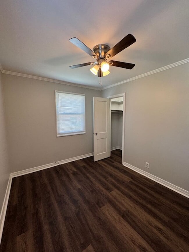Building Photo - Downtown living at its best!  Remodeled - ...