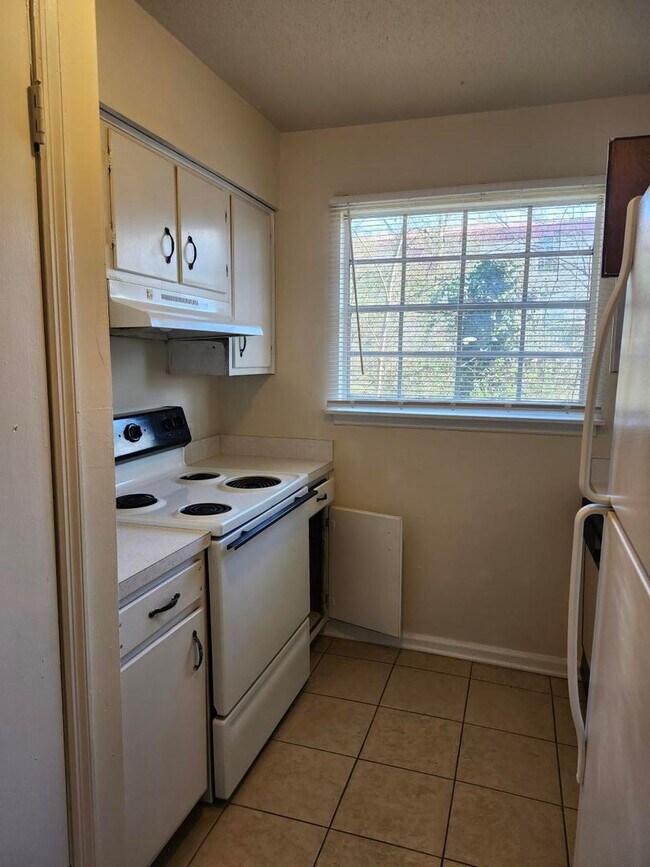 Building Photo - 4644-4648 Cary Lane