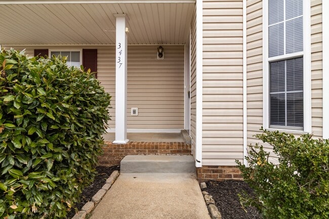 Building Photo - 3437 Kingfisher Dr