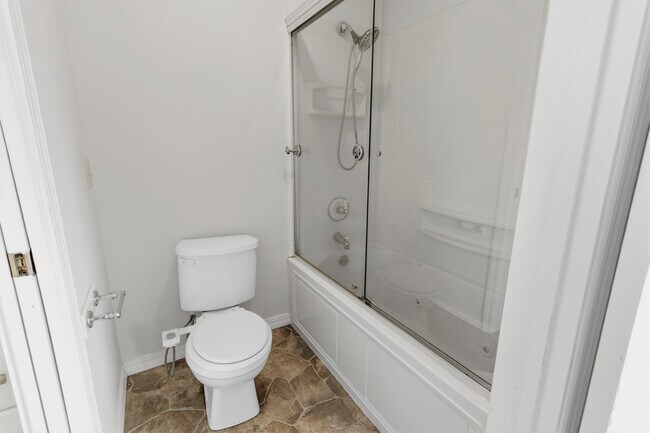 Building Photo - 1903 Sumac Dr