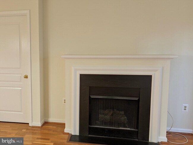 Building Photo - 5563 Seminary Rd