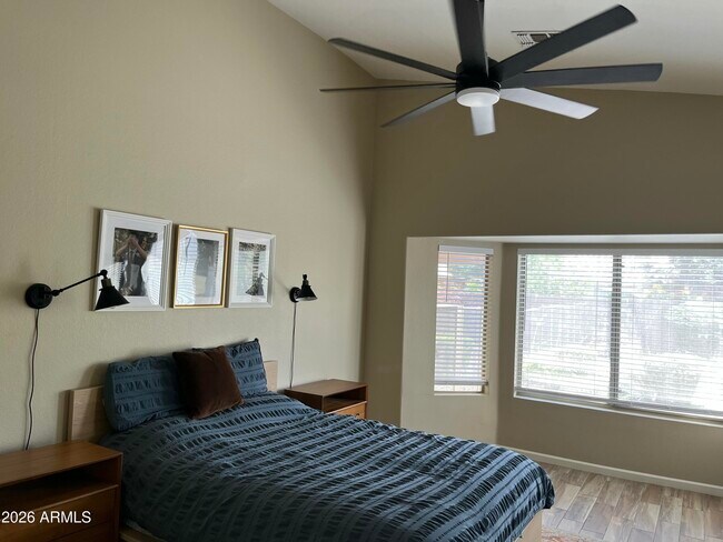 Building Photo - 1181 W Goldfinch Way