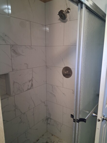 Building Photo - 4 bed 2 bath Rental Home