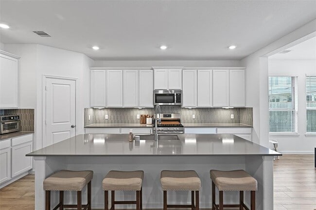 Building Photo - 805 Westwood Dr