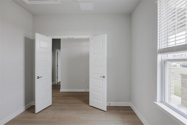 Building Photo - 8512 Dongan Dr