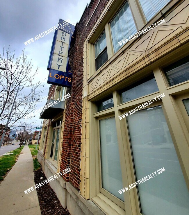 Building Photo - 3001 Gillham Rd