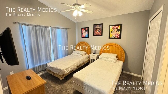 Building Photo - 4802 Cumbrian Lakes Dr