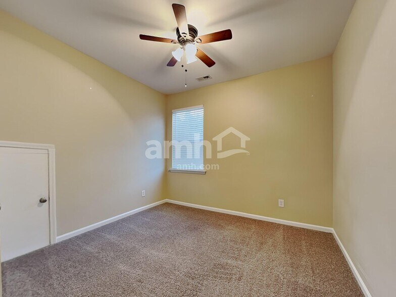 Building Photo - 1606 Hayesville Dr
