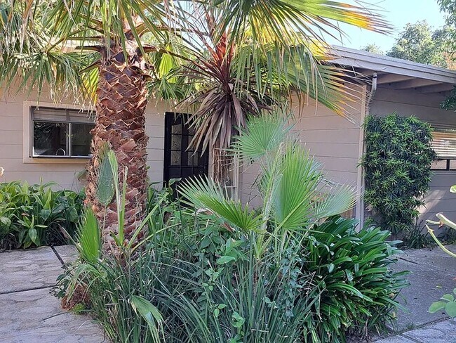 Building Photo - Charming 3BR House in Stockton