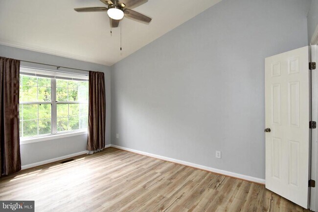 Building Photo - 46893 Eaton Terrace