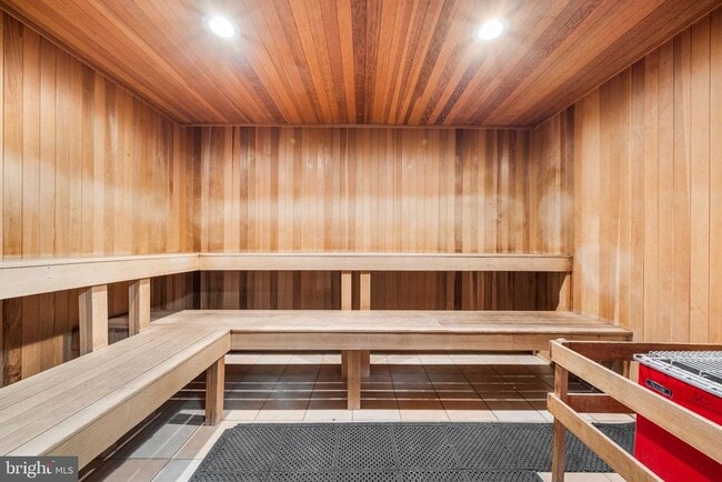 Building Photo - 1021 Arlington Blvd