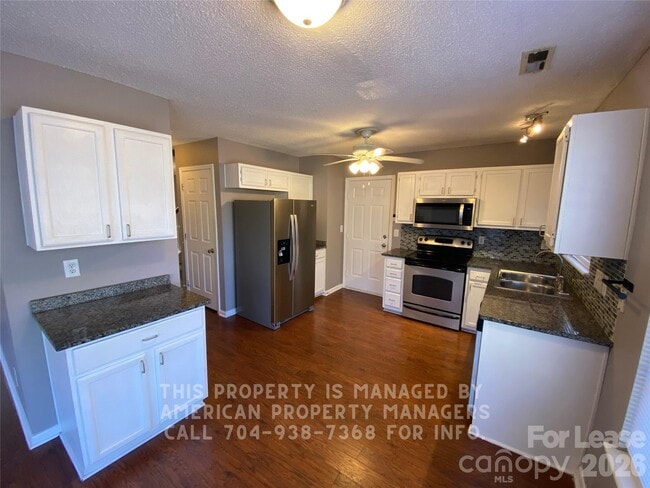 Building Photo - 1271 Midlake Ave