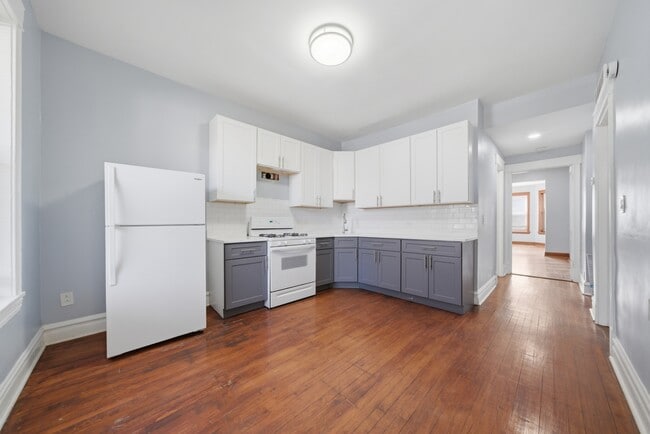 Building Photo - 4044 W Potomac Ave