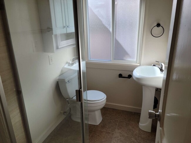 Building Photo - Nice 2 Bedroom Duplex!!!