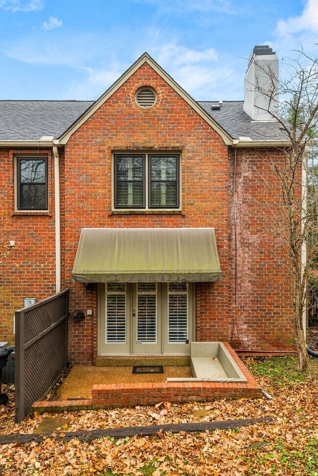 Building Photo - Townhome LOCATION!