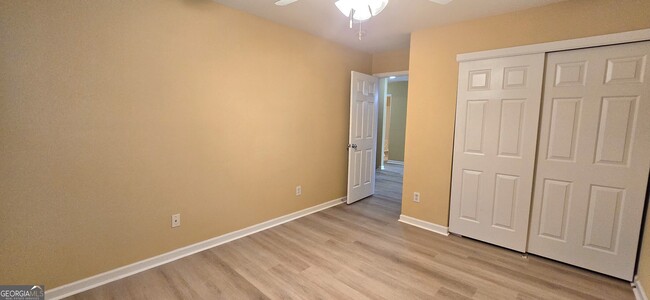 Building Photo - 11 Brookview Dr