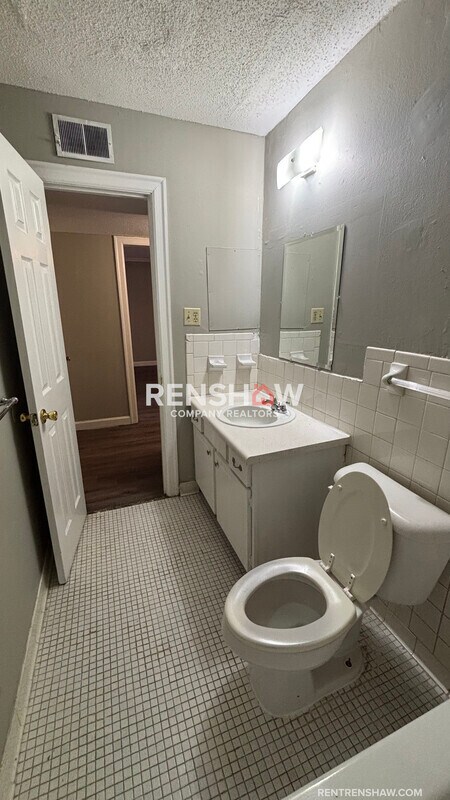 Building Photo - 3210 13 Colony Mall