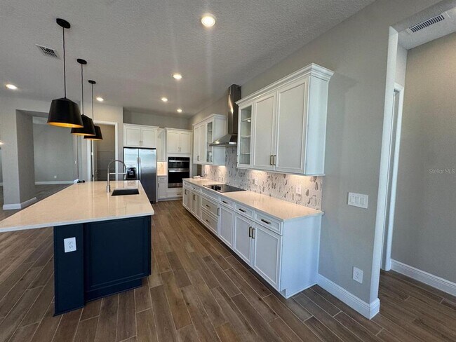 Building Photo - 16405 Silver Brk Wy