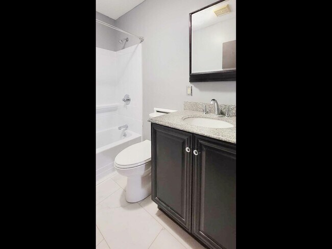 Building Photo - 8 Strawberry Bank Rd