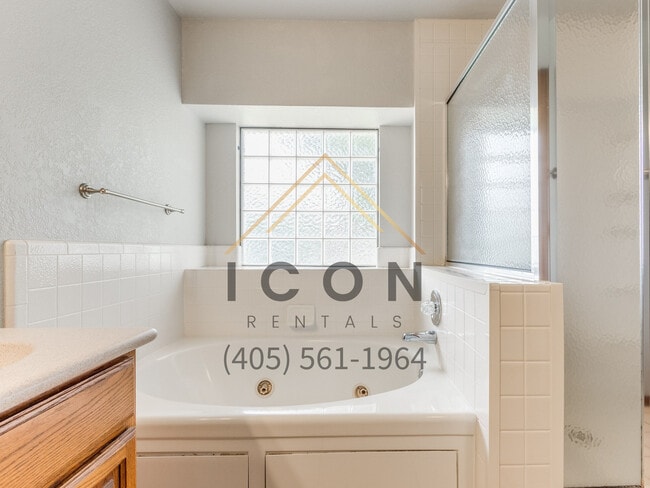 Building Photo - 313 E Plantation Terrace