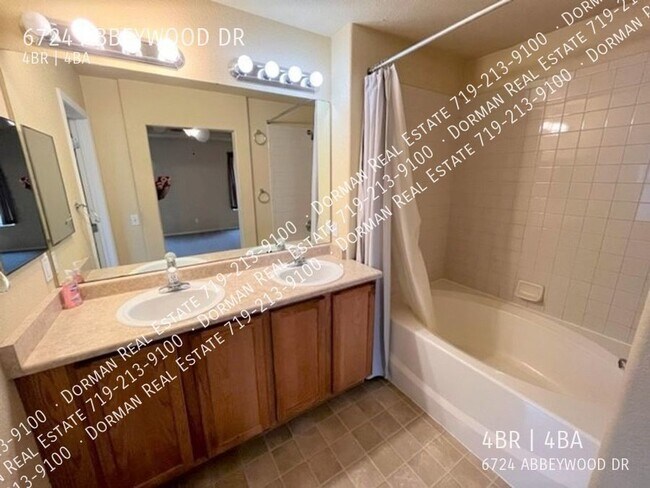 Building Photo - 6724 Abbeywood Dr