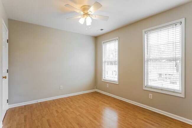 Building Photo - 512 Waterford Dr