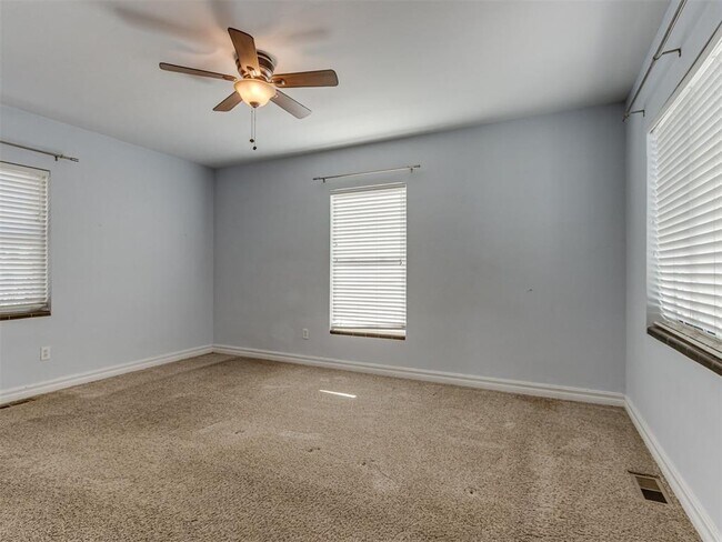 Building Photo - 2933 Cummings Dr