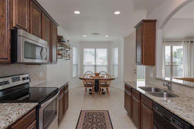 Building Photo - 313 Valley Dr