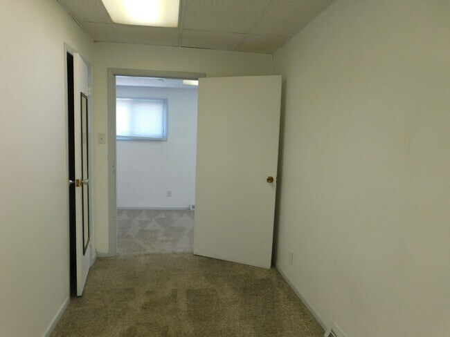 Building Photo - Pine &amp; Gordy Apartments