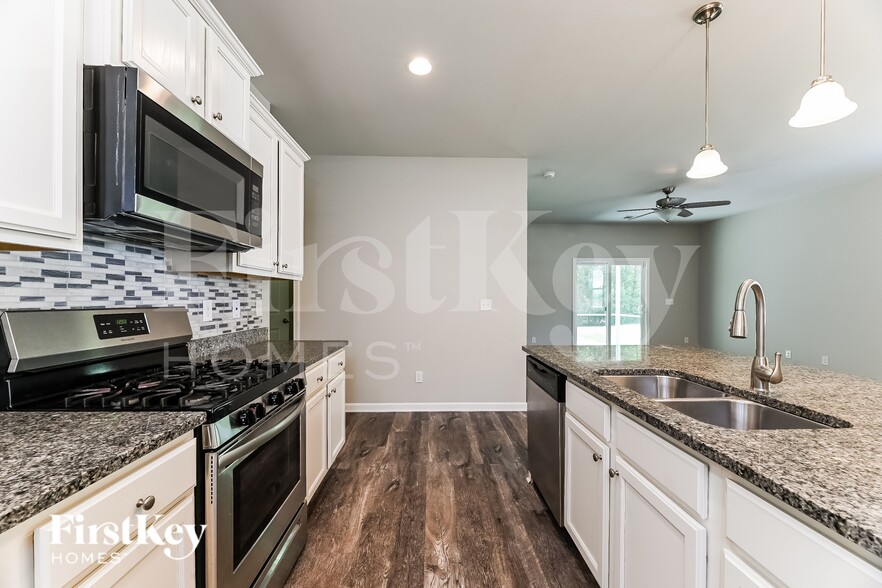 Building Photo - 301 Mincy St