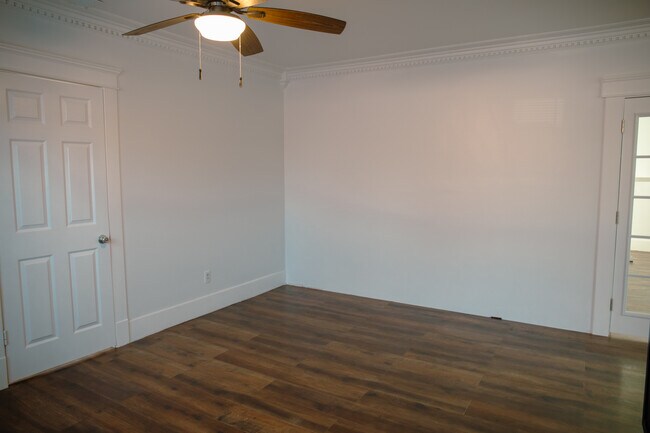 Building Photo - 137 25th St