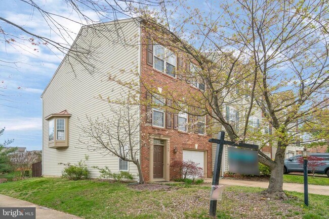 Building Photo - 6340 Walking Ln