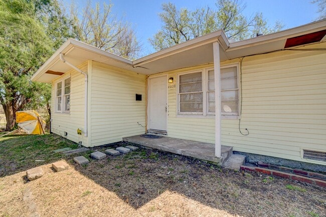 Building Photo - Recently Updated 3 Bed 1 Bath Rental Home