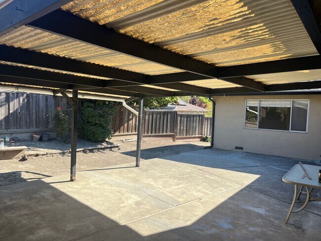 Building Photo - 4 Bedroom Ranch Style Home in Quiet El Sobrante Neighborhood