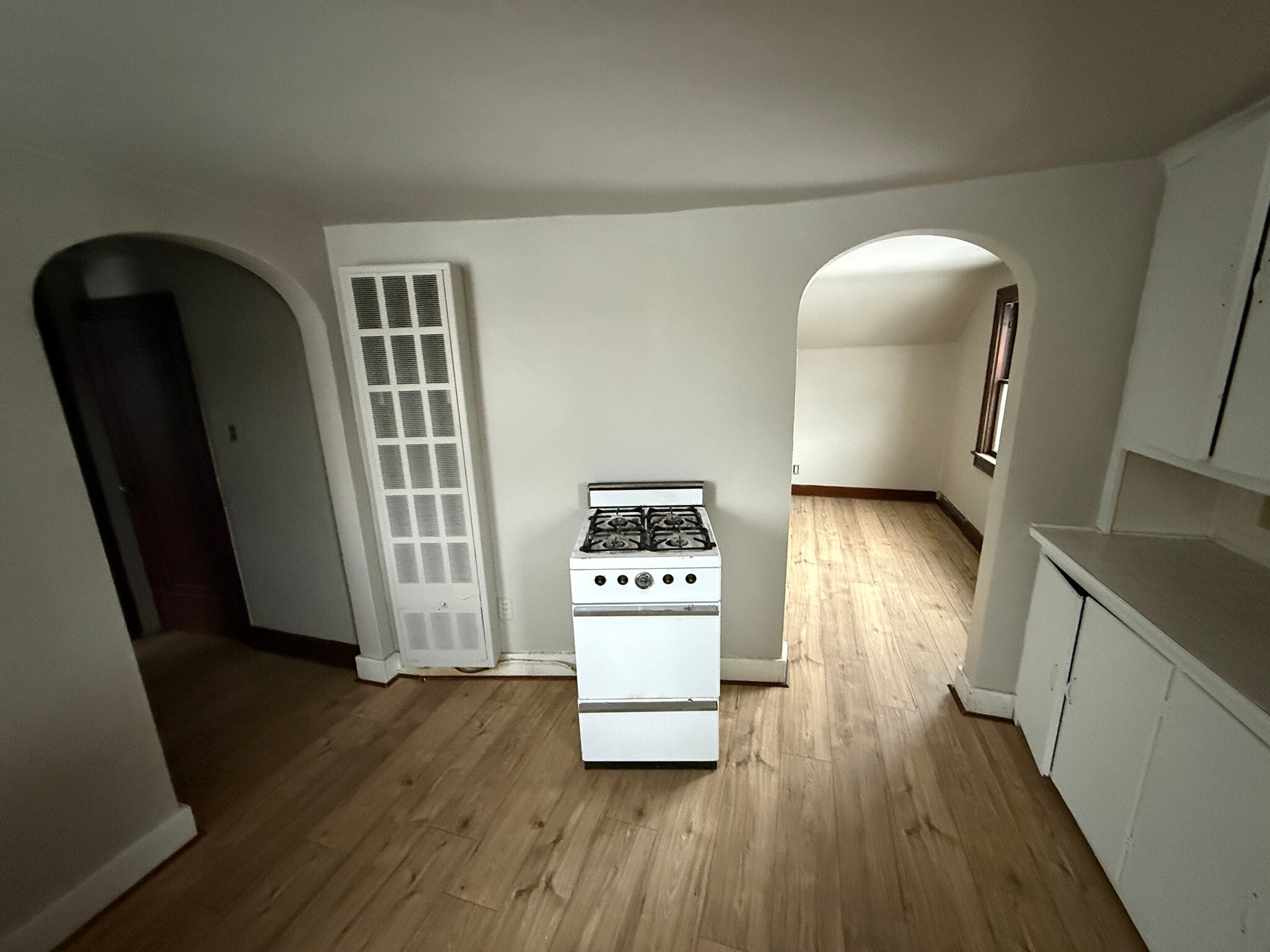 Building Photo - 818 N Van Buren St