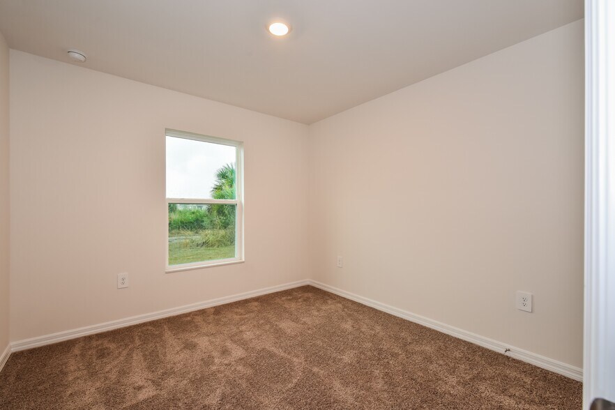 Building Photo - 873 Youngreen Dr