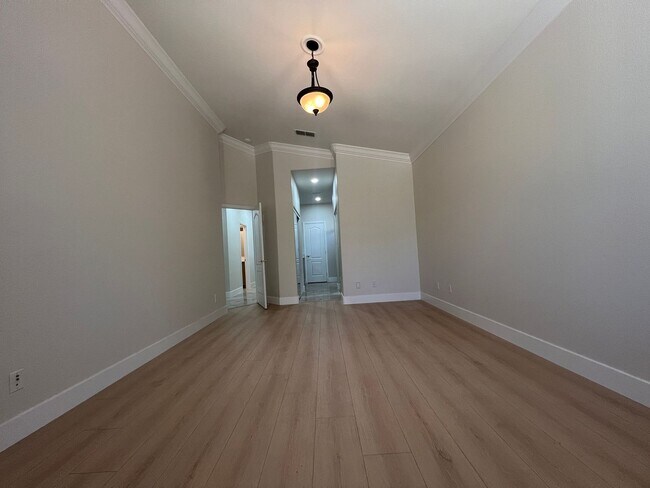 Building Photo - Gorgeous, Low Maintenace, Like new Home Cl...