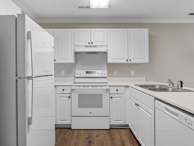 Building Photo - Freshly Renovated 2 BR, 2.5 BA Townhome Ce...