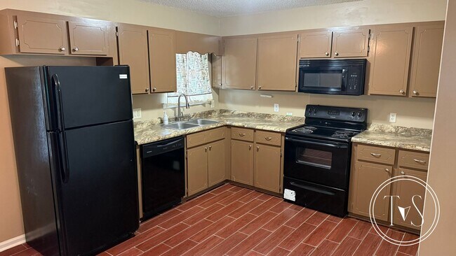 Building Photo - 142 Shayna Dr