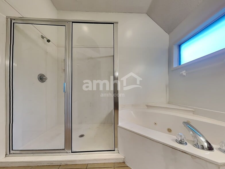 Building Photo - 6145 Sandbourne E